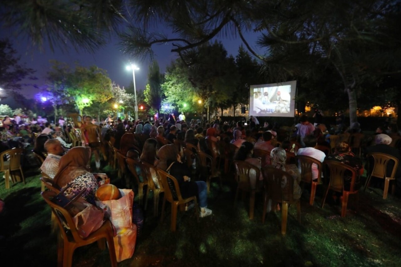 Eyüpsultan’da açık hava sinema geceleri başladı