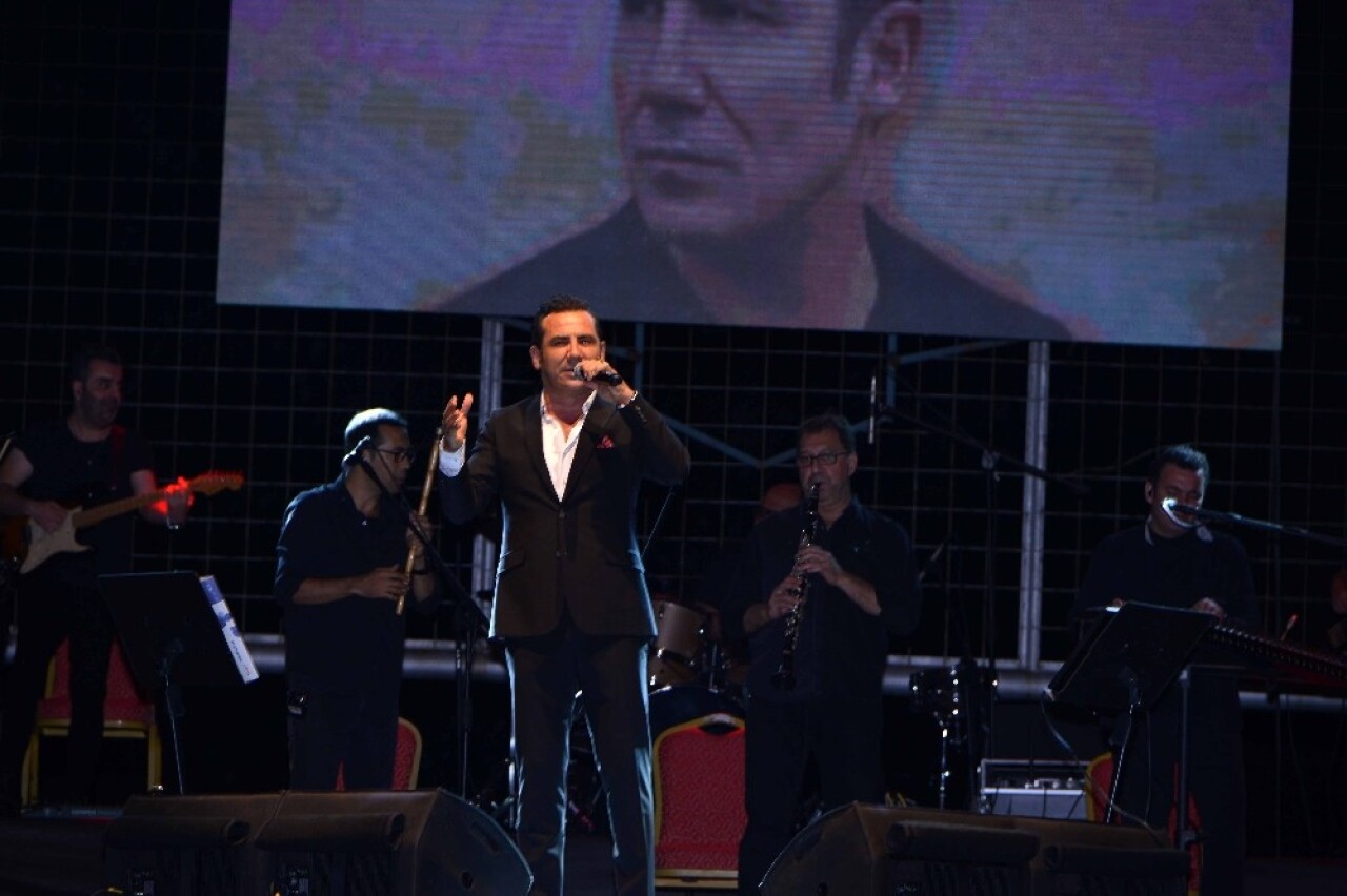 Ferhat Göçer konserine Kocaeli’de yoğun ilgi