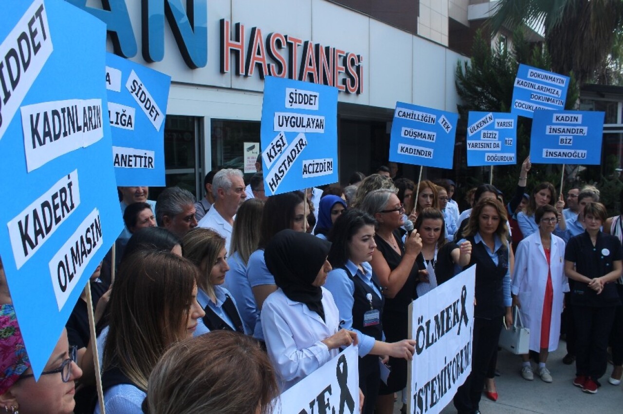 Hastane personelinden anlamlı protesto