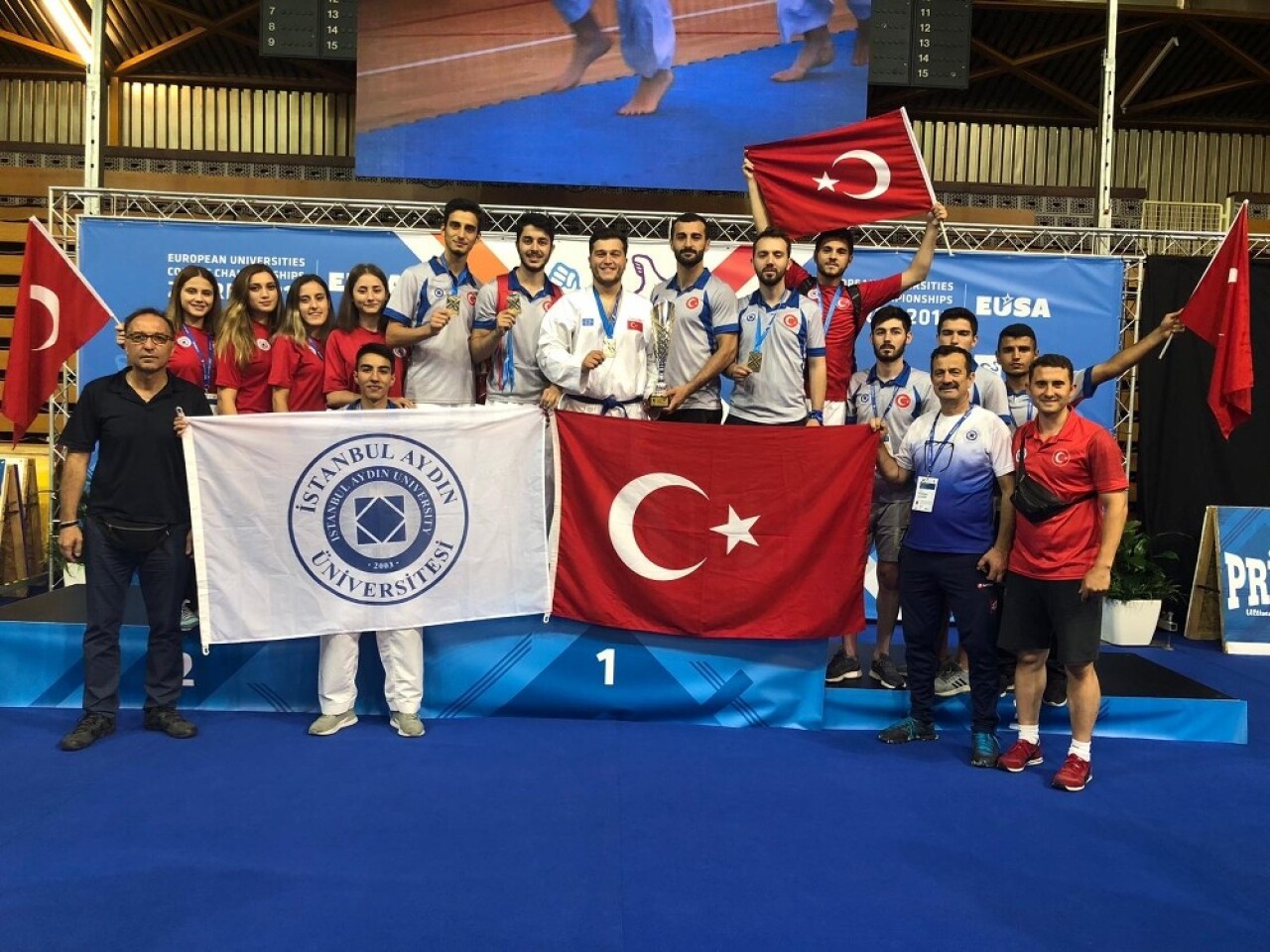 İAÜ Karate Takımı Avrupa’da üçüncü oldu