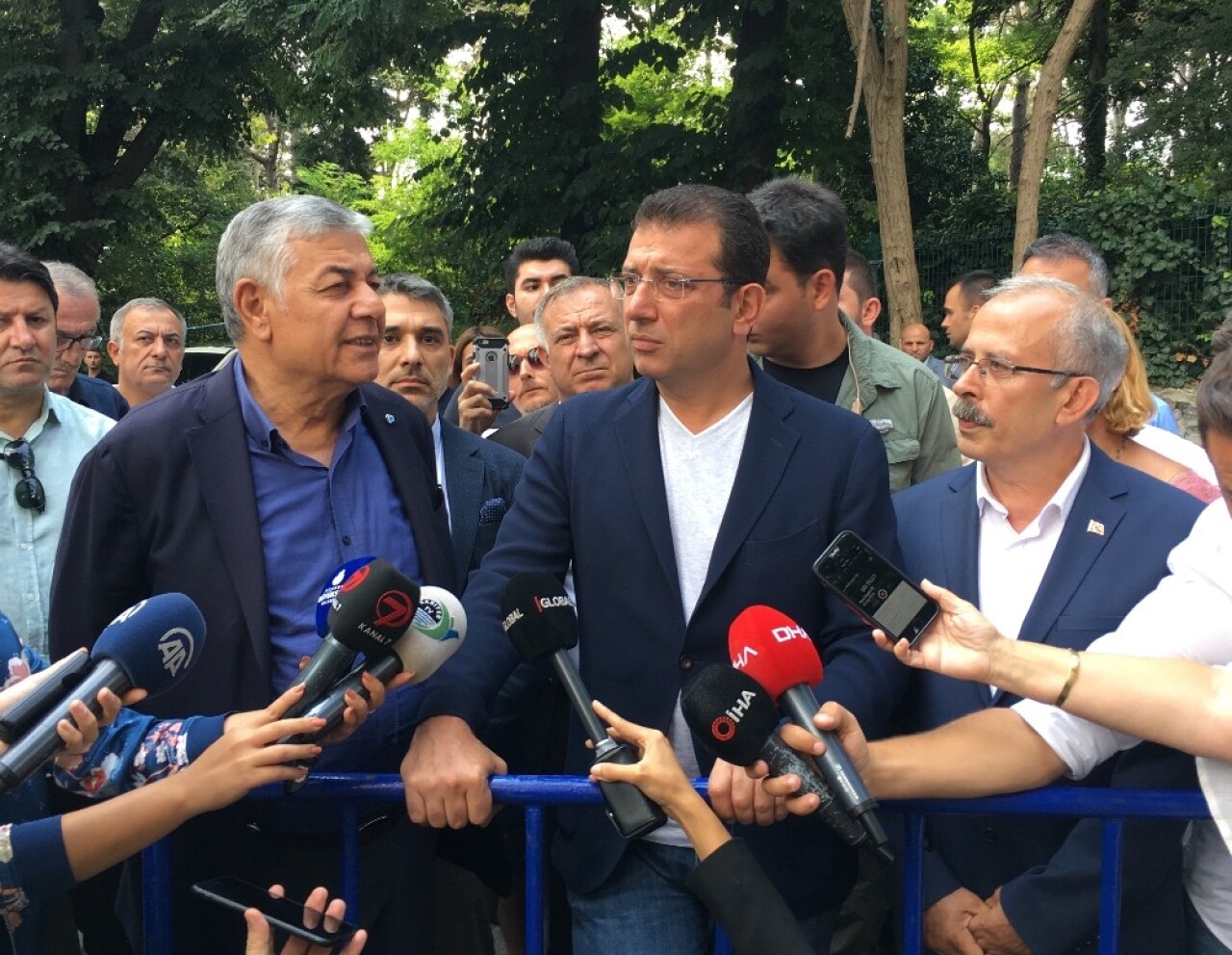 İBB Başkanı Ekrem İmamoğlu, Sarıyer’de incelemelerde bulundu