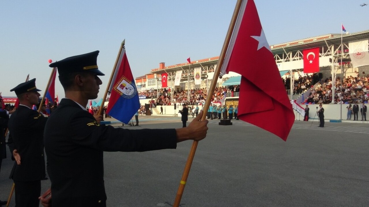 Işıklar Jandarma Meslek Yüksekokulu 969 öğrencisini törenle mezun etti