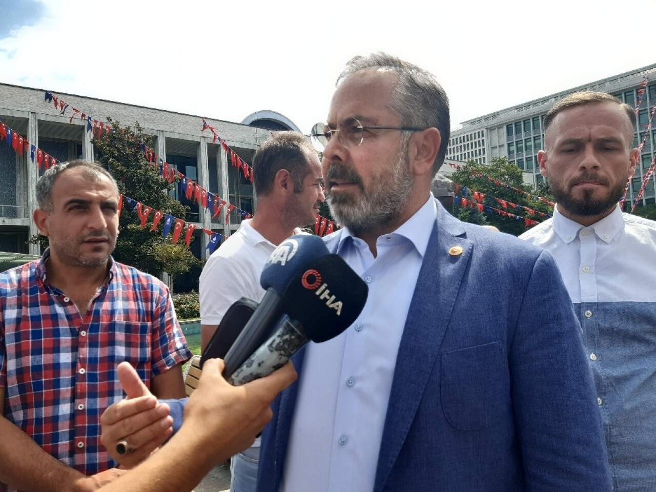 İşten çıkarılan İBB çalışanlarının bekleyişi sürüyor