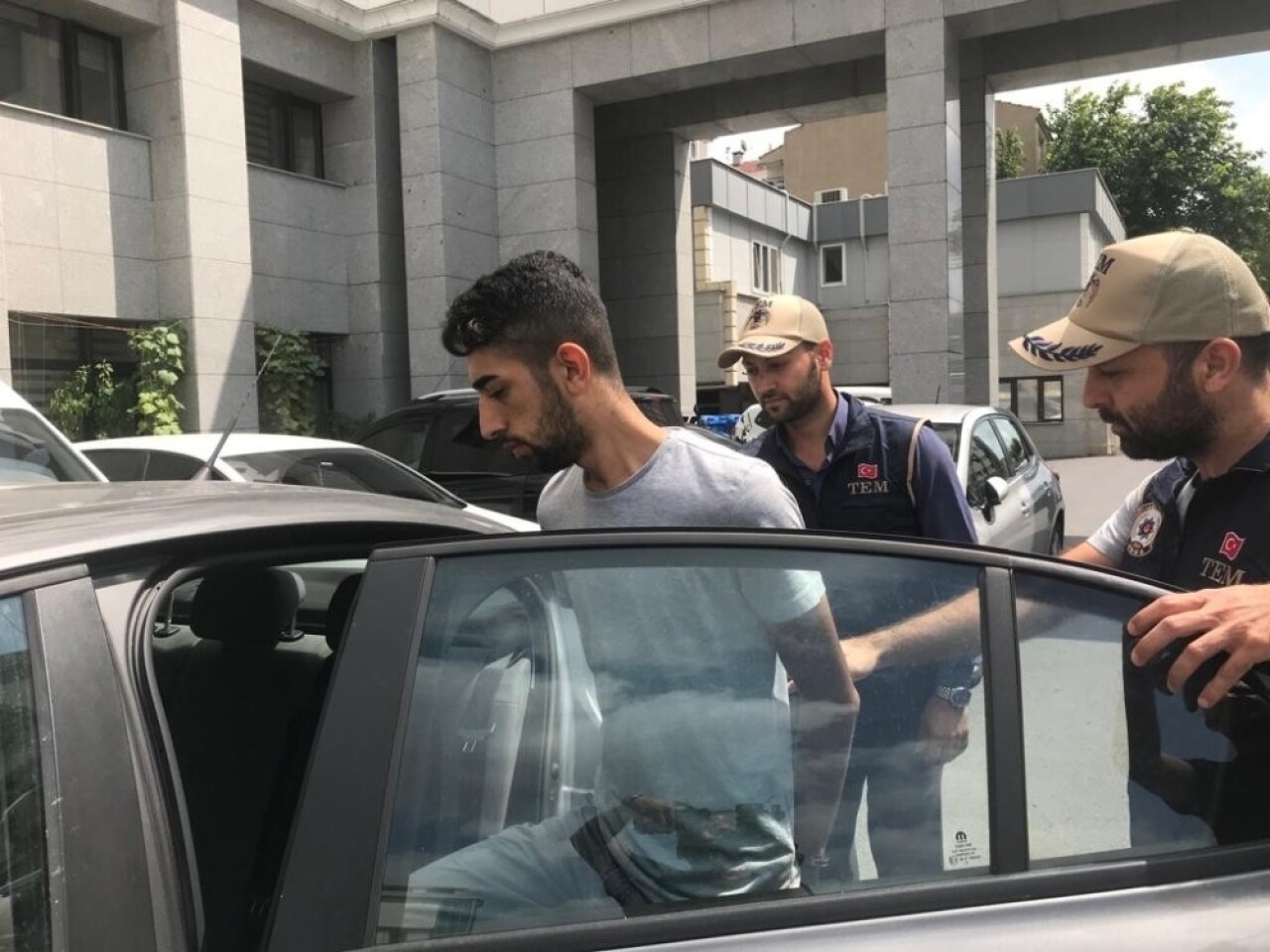 Kadıköy’de esnafı bıçaklayan eylemci adliyeye sevk edildi