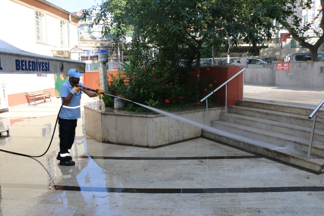 Kartal’da temizlik çalışmaları tam gaz devam ediyor