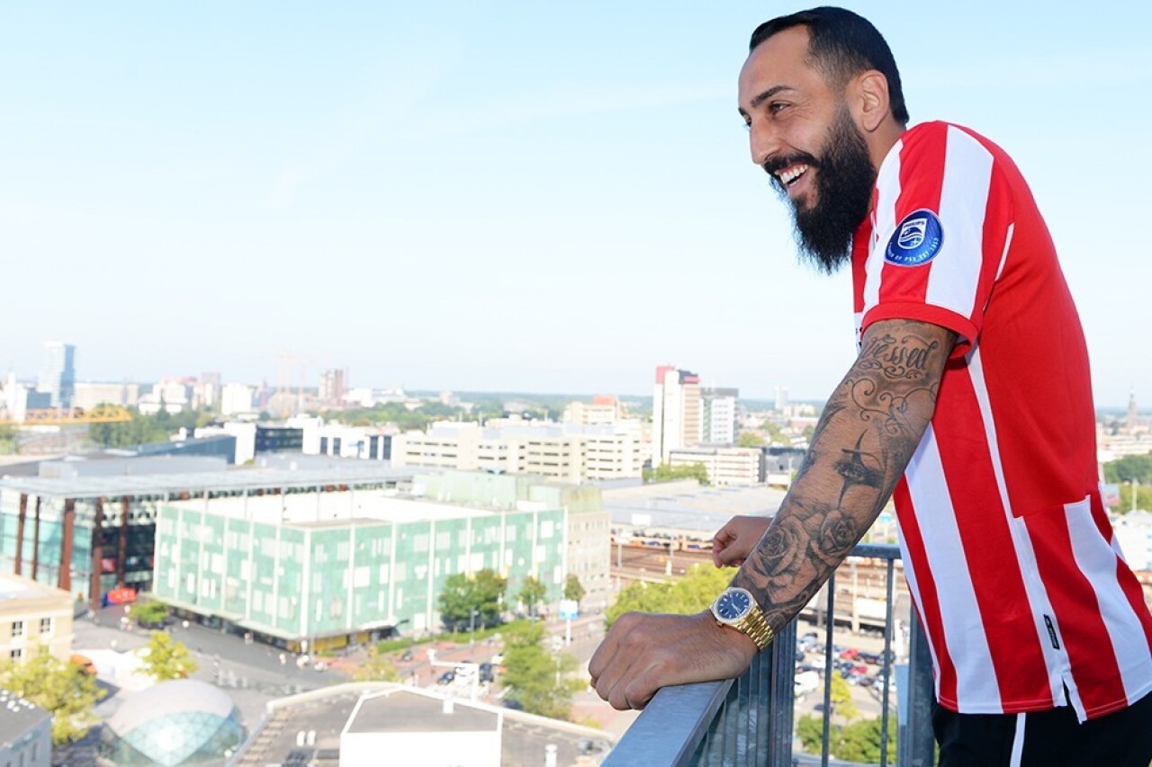 Kostas Mitroglou, yeni takımı PSV’nin formasını giydi