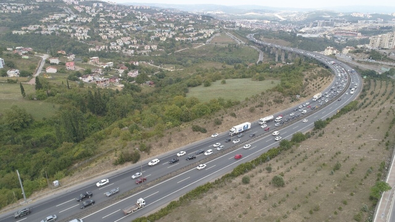 Kurban Bayramı dönüş çilesi TEM’i kilitledi