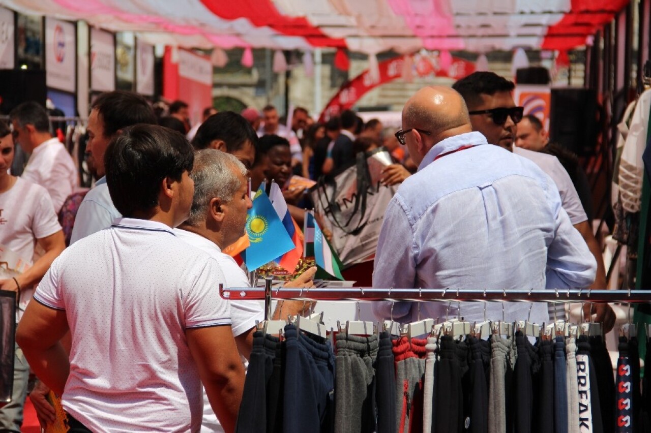 Laleli’de alışveriş festivali başladı, 250 alıcı ağırlanacak