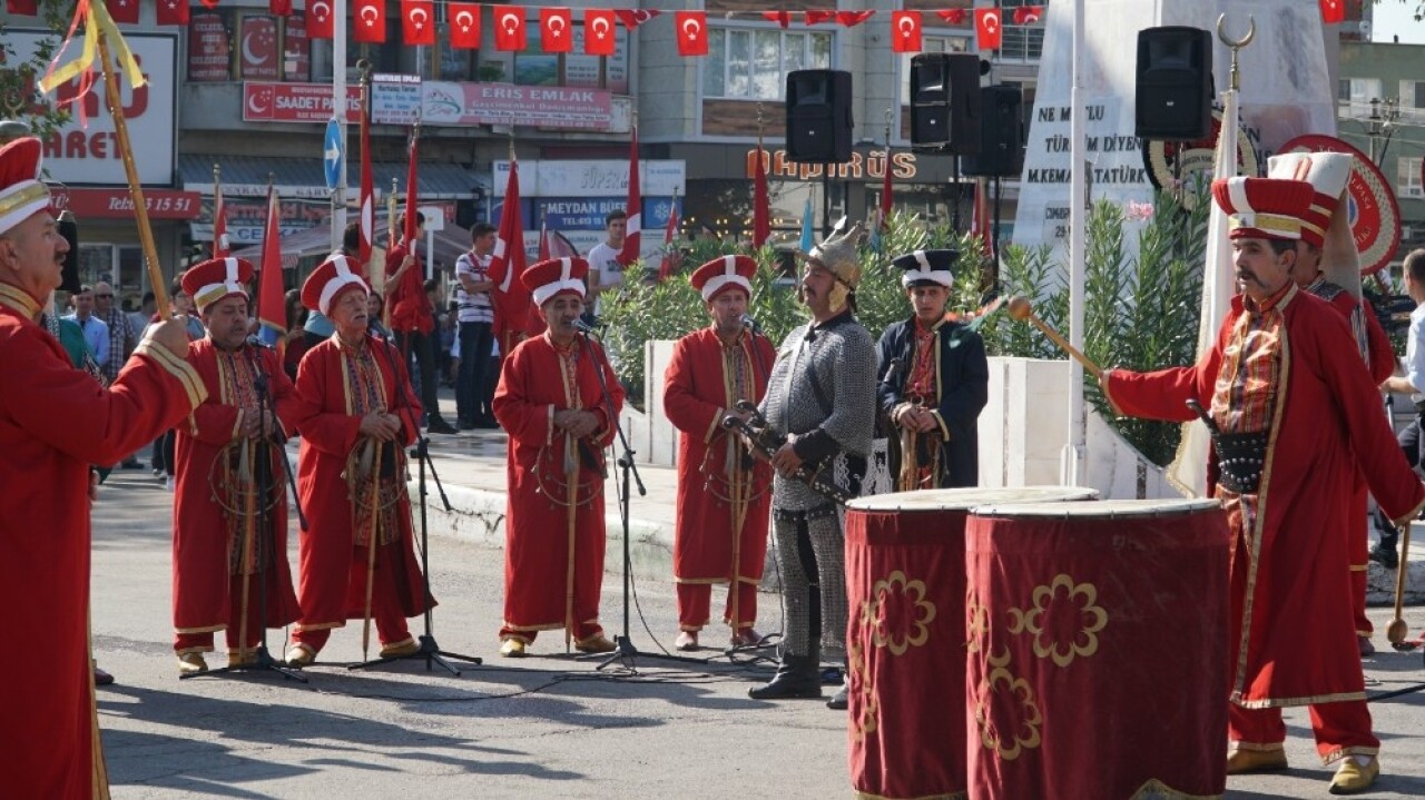 Mustafakemalpaşa’da 97. yıl coşkusu