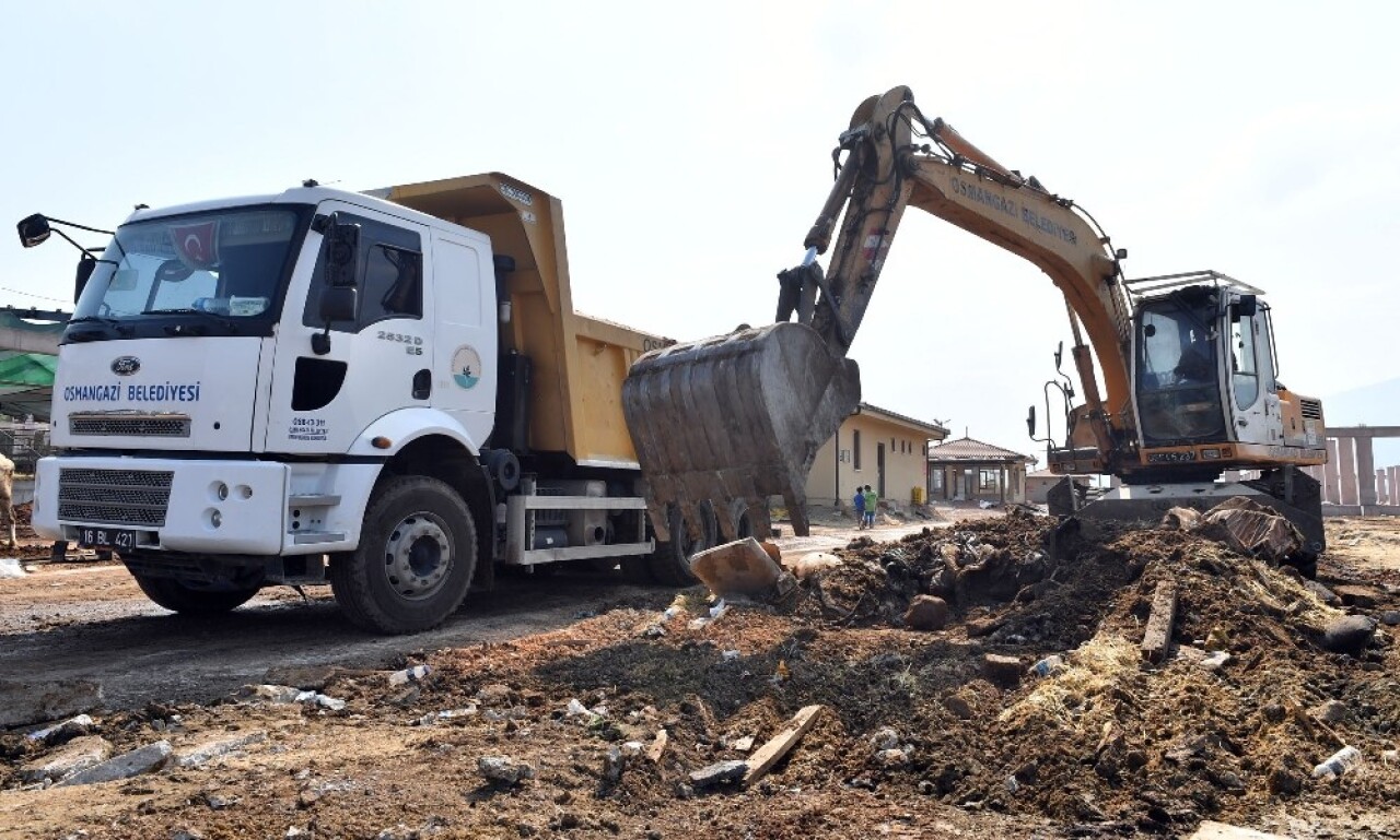 Osmangazi’de kurban satış yerleri temizlendi