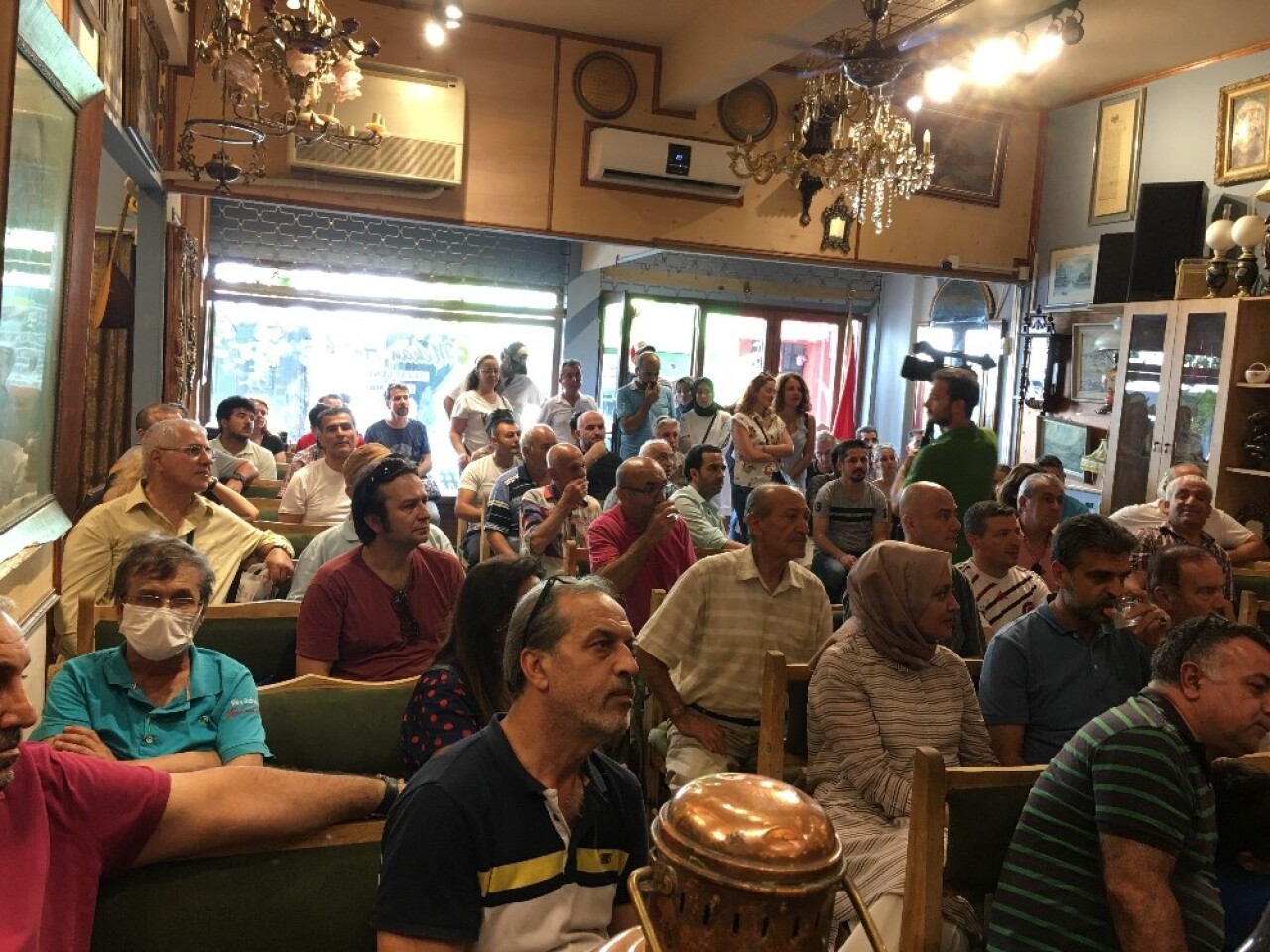 (Özel) Balat’ta halk mezatına yoğun ilgi