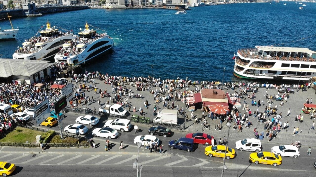 (ÖZEL) Bayramının 3. gününde vatandaşlar sahile ve yeşil alanlara akın etti