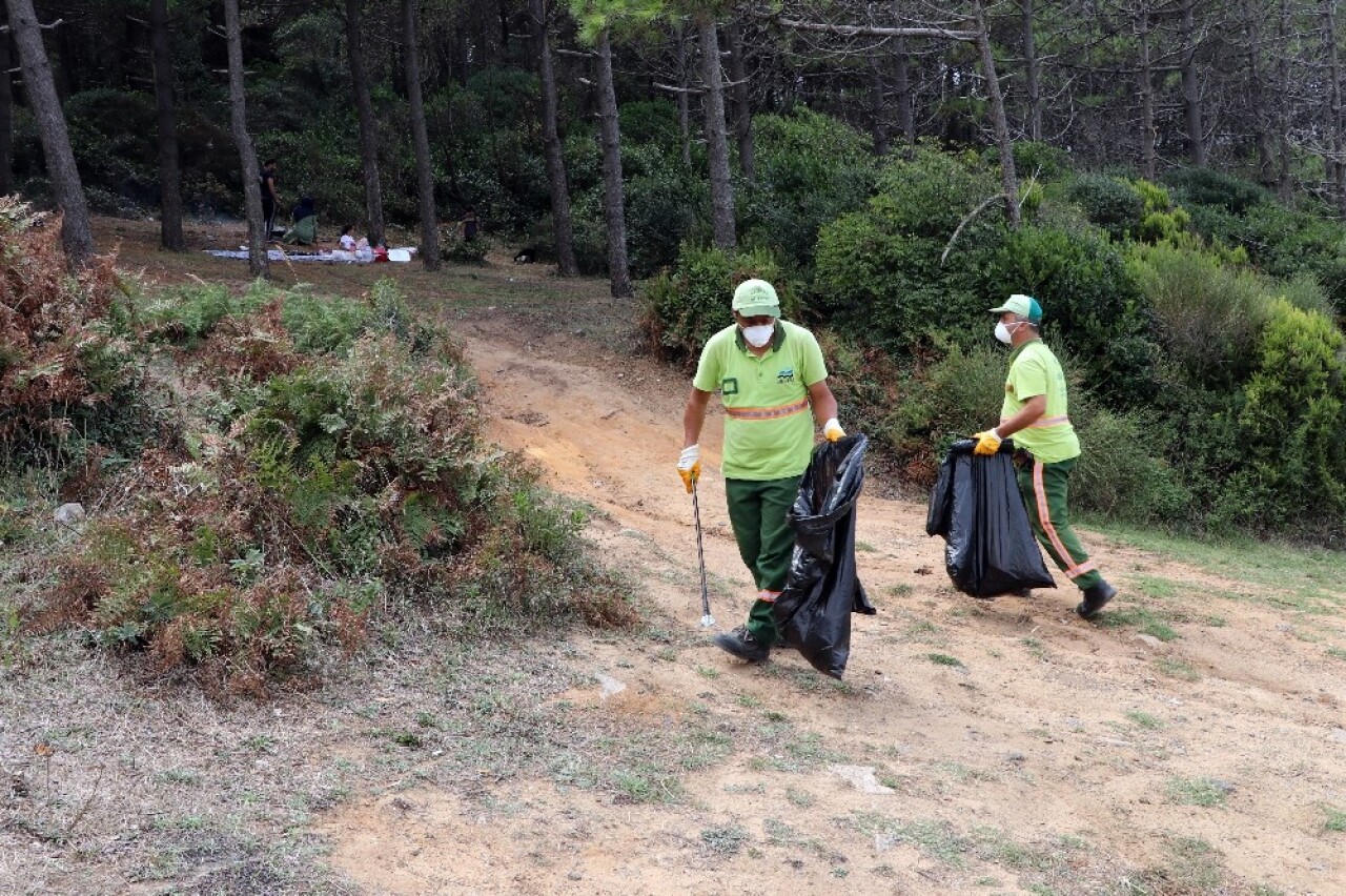 (Özel) Beykoz’da zabıtadan piknikçilere megafonla ‘çöp atmayın’ uyarısı