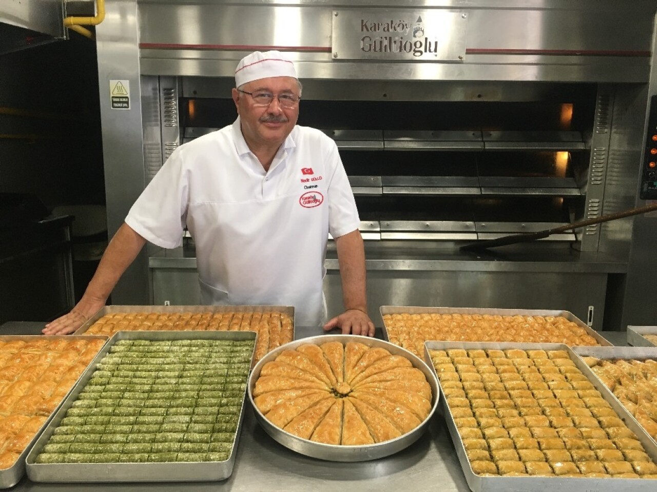 (Özel) Nadir Güllü’den “Bayramda baklava yemekten kaçının” diyen diyetisyenlere sert tepki