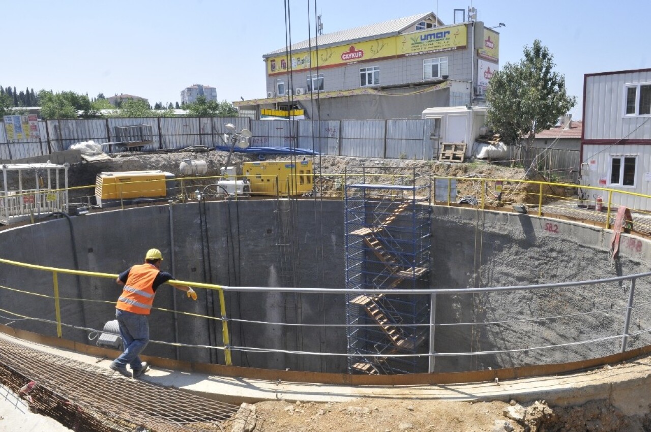 Pendik’te yerin 50 metre altında sivrisinek mücadelesi