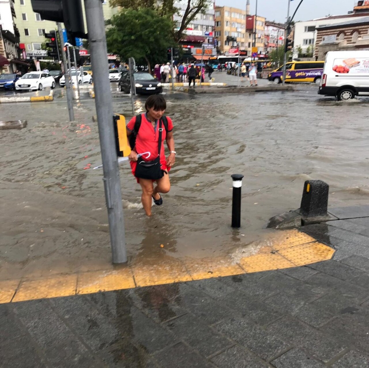 Üsküdar’da denizle kara birleşti