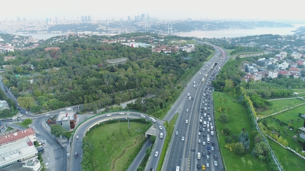 15 Temmuz Şehitler Köprüsü’nde okulun ilk günü oluşan trafik havadan görüntülendi