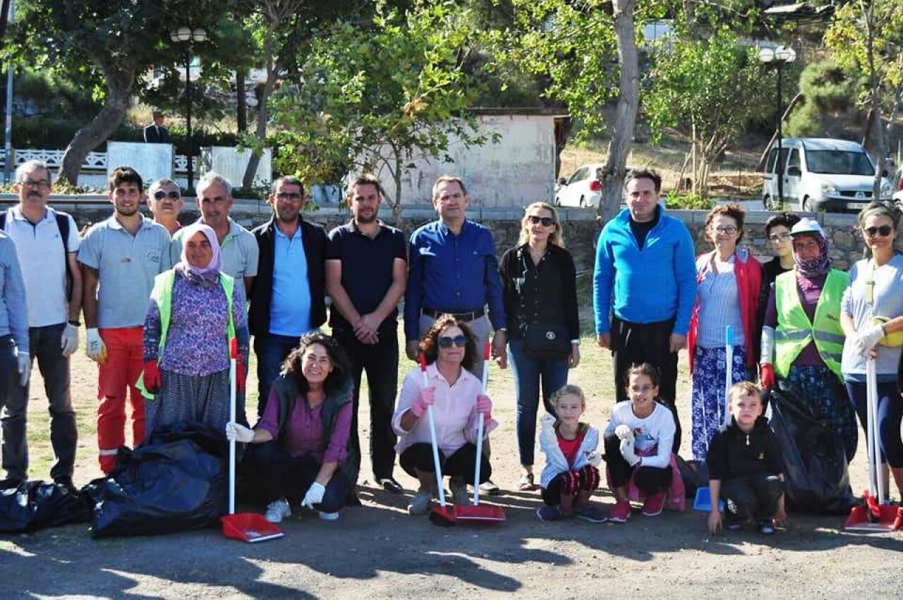 150 çuval çöp topladılar