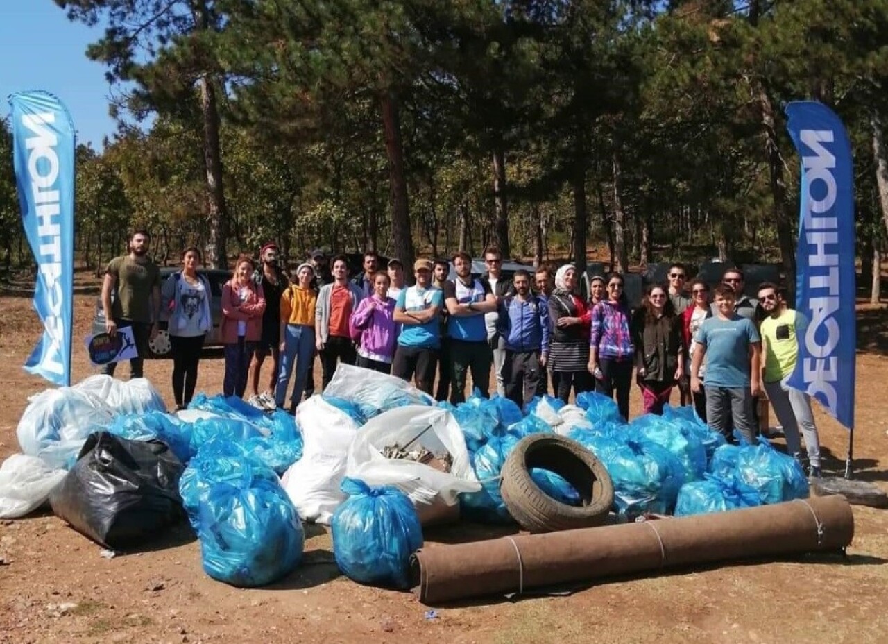 4 saatte yarım ton çöp topladılar