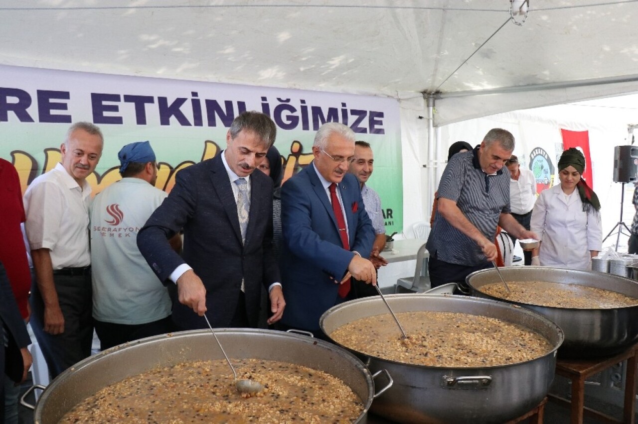 Aşure kazanları Serdivan’da kuruldu