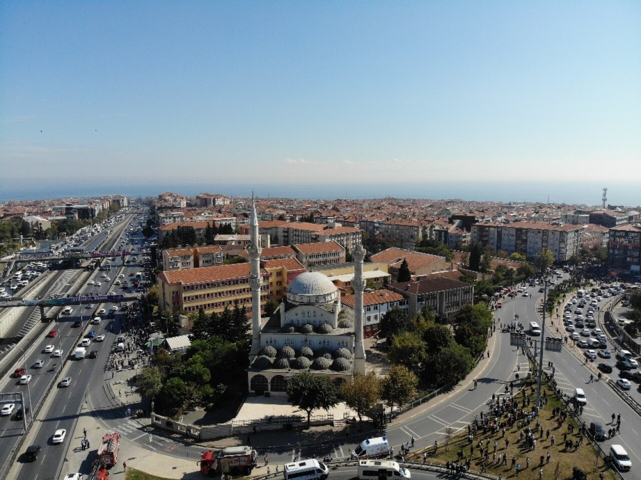 Avcılar’da minaresi çöken cami havadan görüntülendi