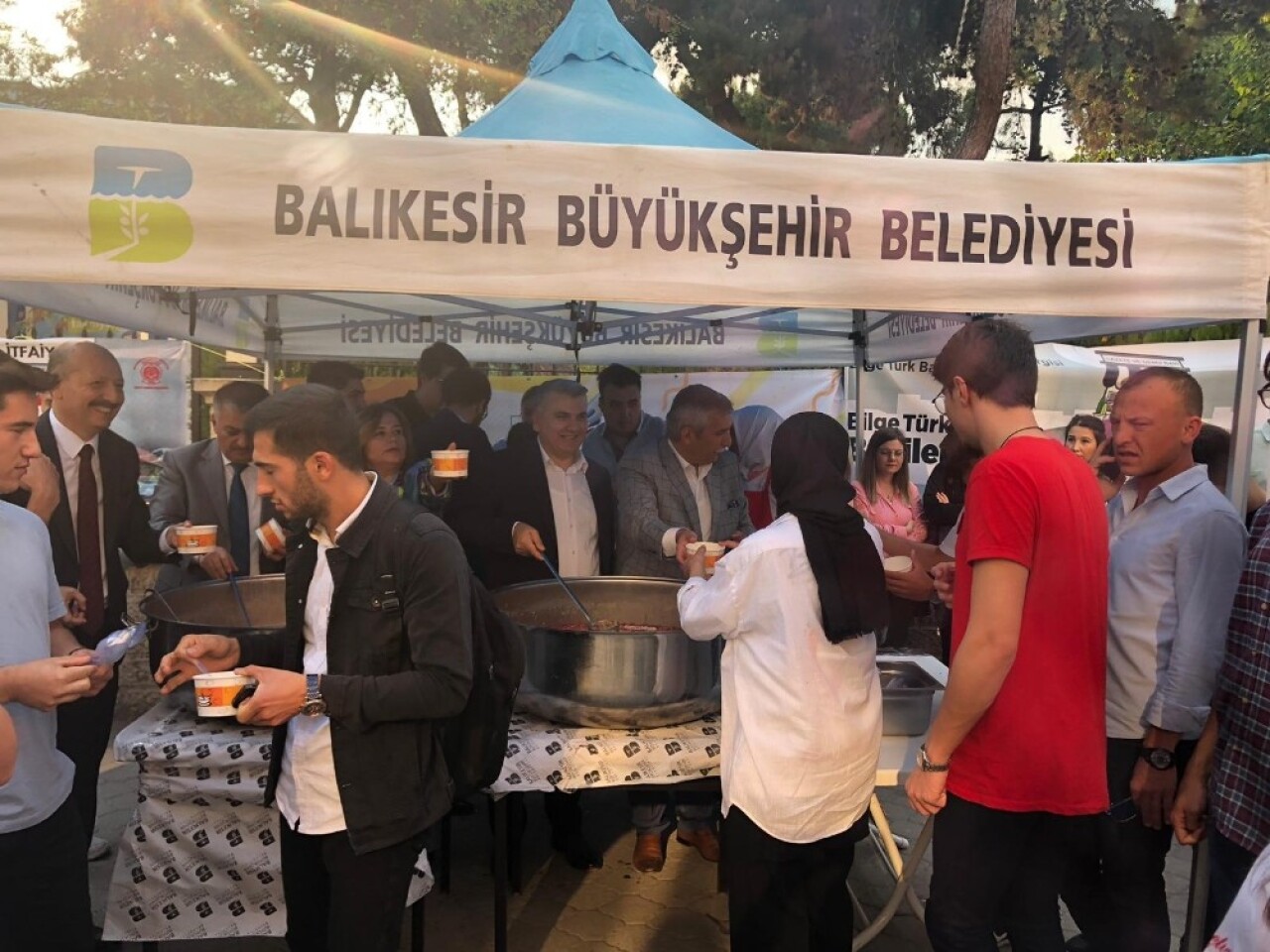 Balıkesir Büyükşehir’den üniversitelilere aşure ikramı