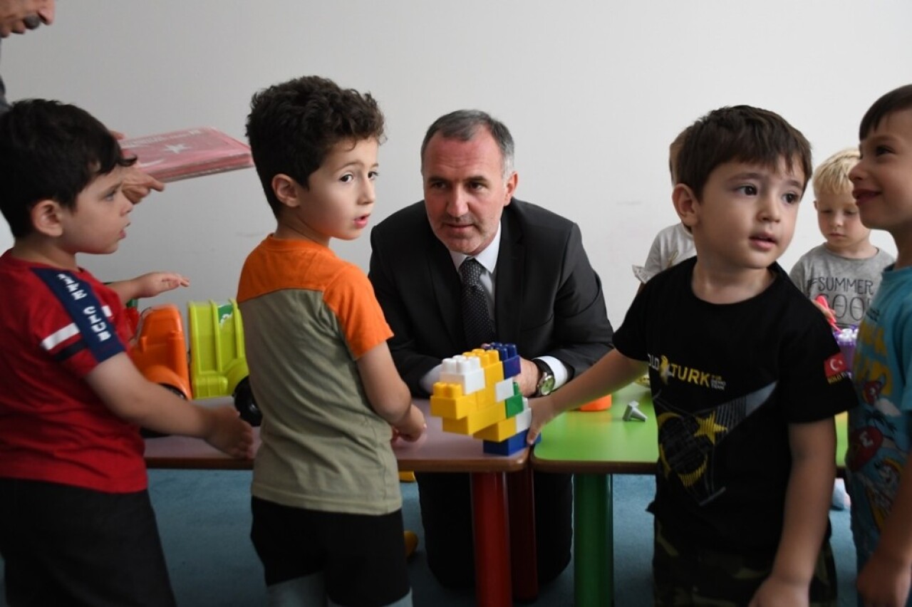 Başkan Taban miniklerle oyun oynadı