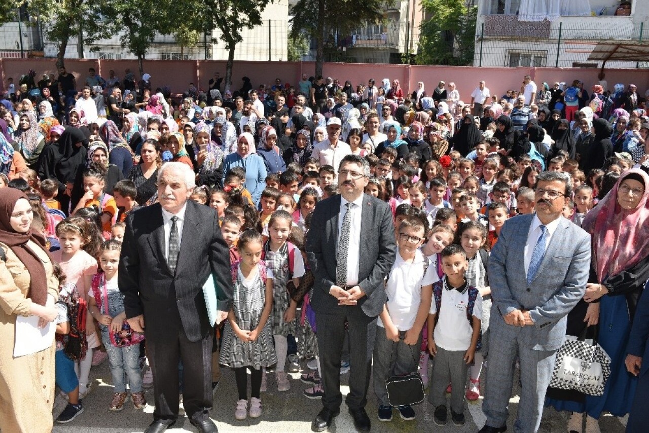 Başkan Yılmaz, ilk ders gününde kendi okulunda