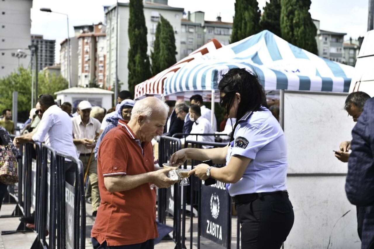 Beylikdüzü Belediyesi 30 bin kişiye aşure ikram edecek