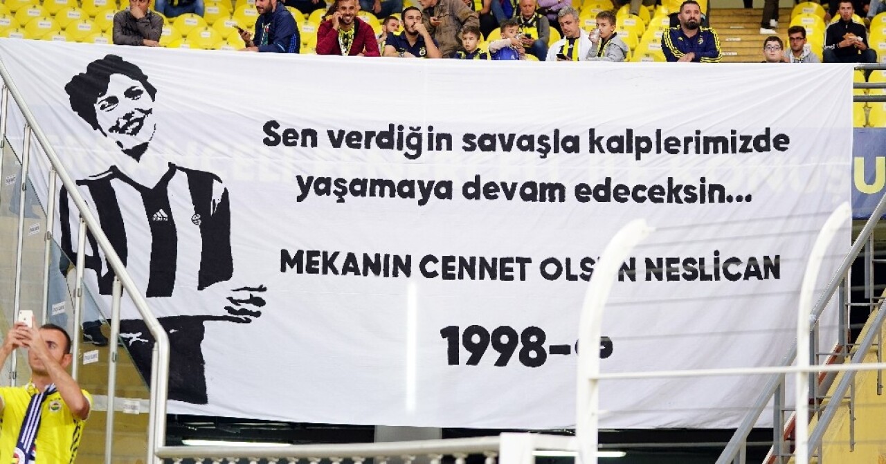 Fenerbahçe tribünleri Neslican’ı unutmadı