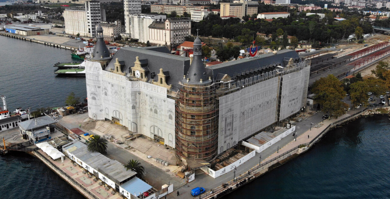 Haydarpaşa Garı’nın simgesi olan saat yerine monte edildi