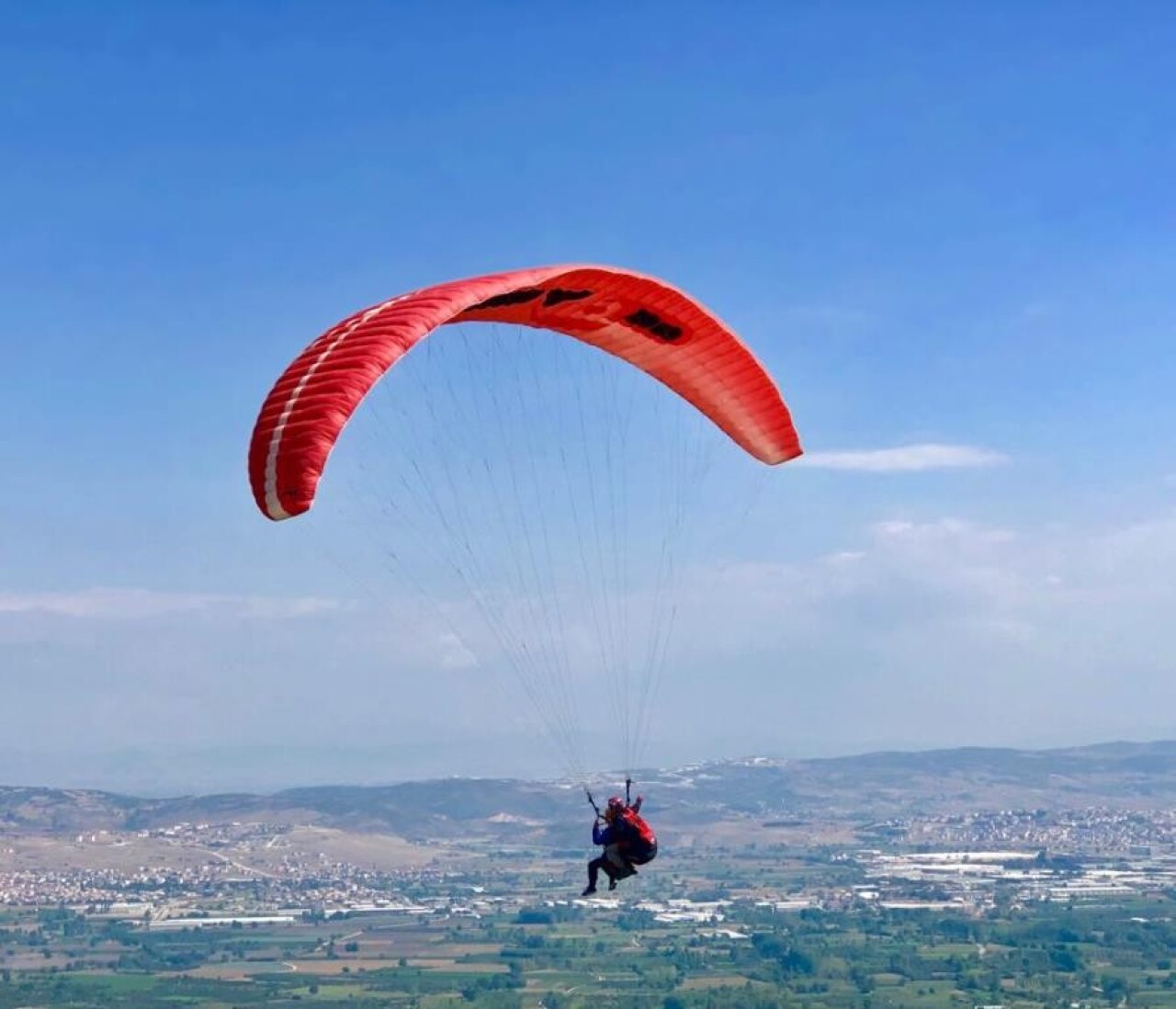 İnegöl semâları paraşütlerle renklendi