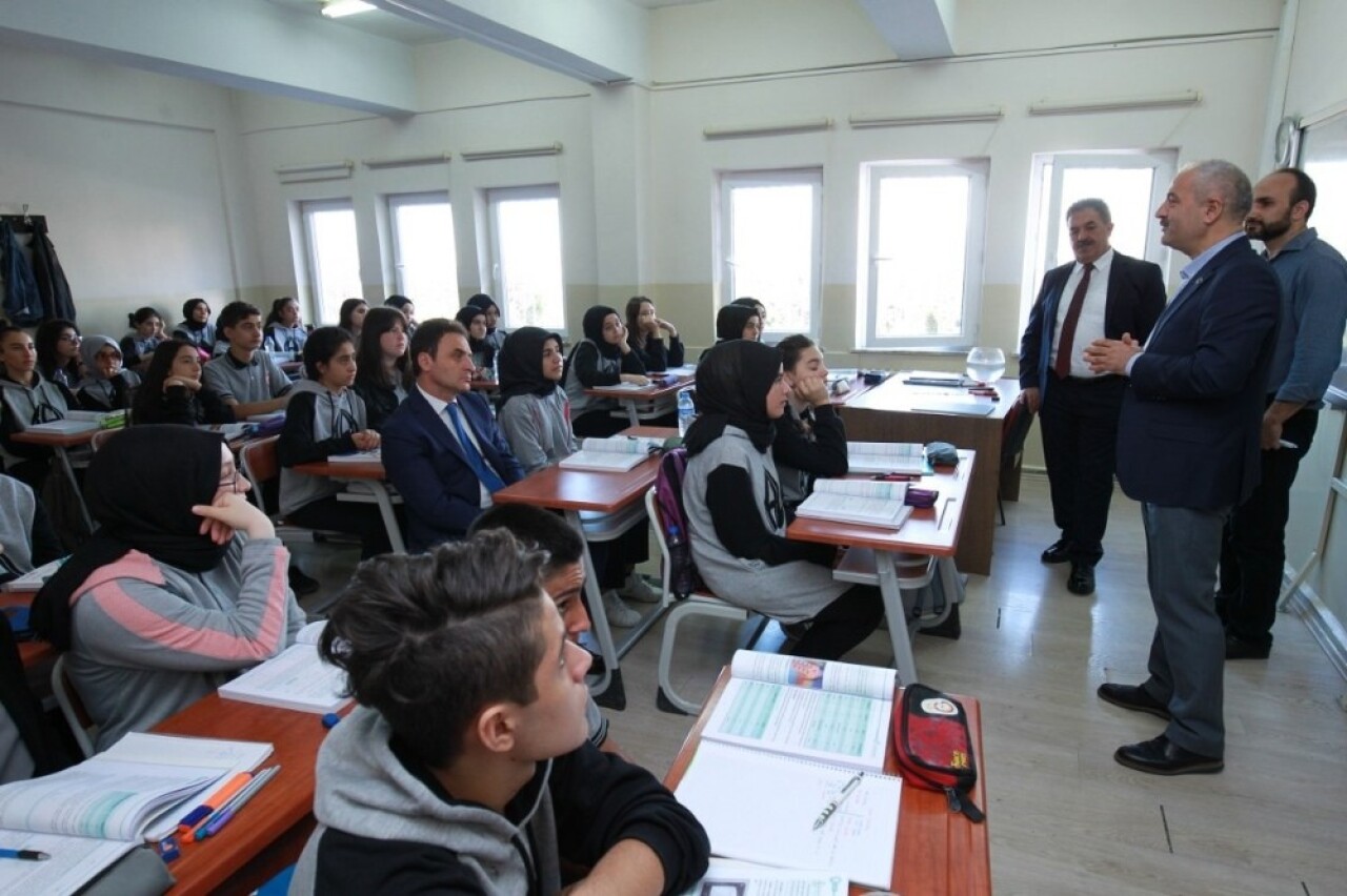 Kaymakam Güler ve Başkan Büyükgöz öğrencilerle buluştu