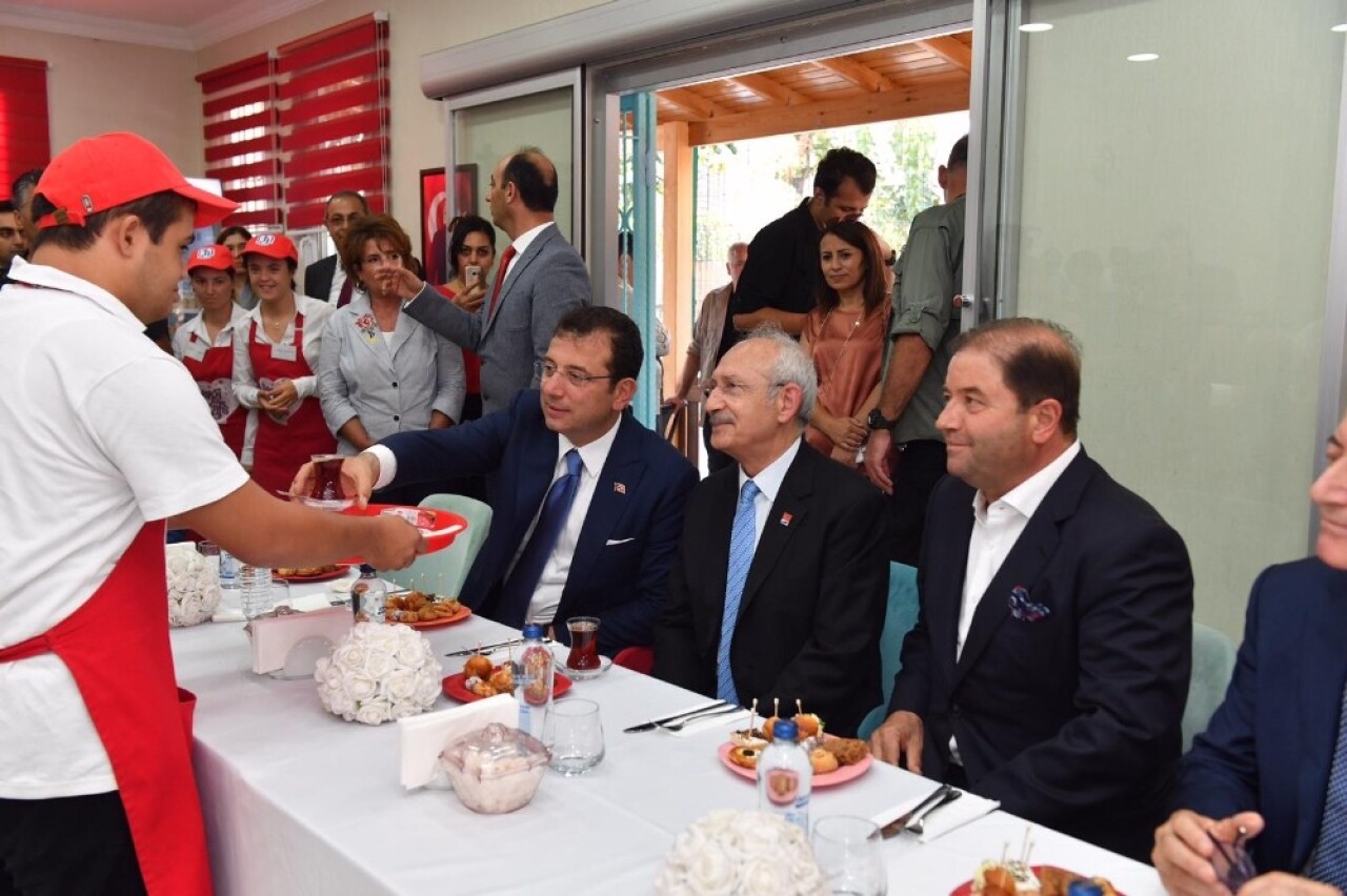 Kılıçdaroğlu Maltepe’de çocuklarla deney yaptı