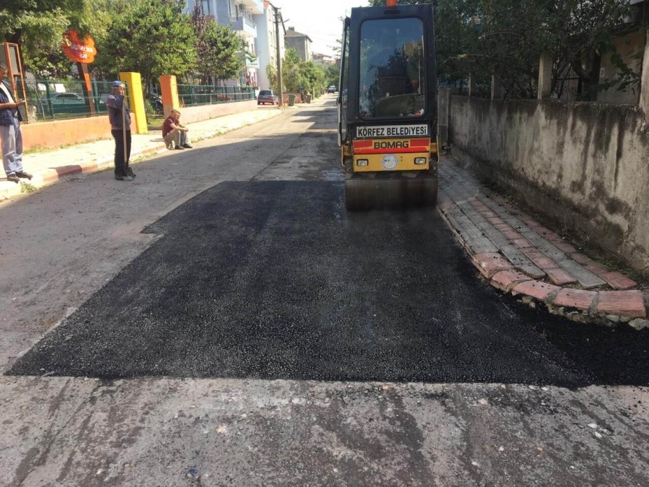 Körfez Belediyesi’nden yol bakım çalışmaları