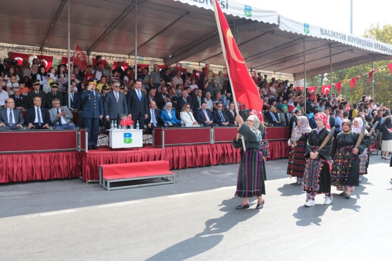 Kurtuluş coşkusuna avcılar ve tülütabaklar damga vurdu