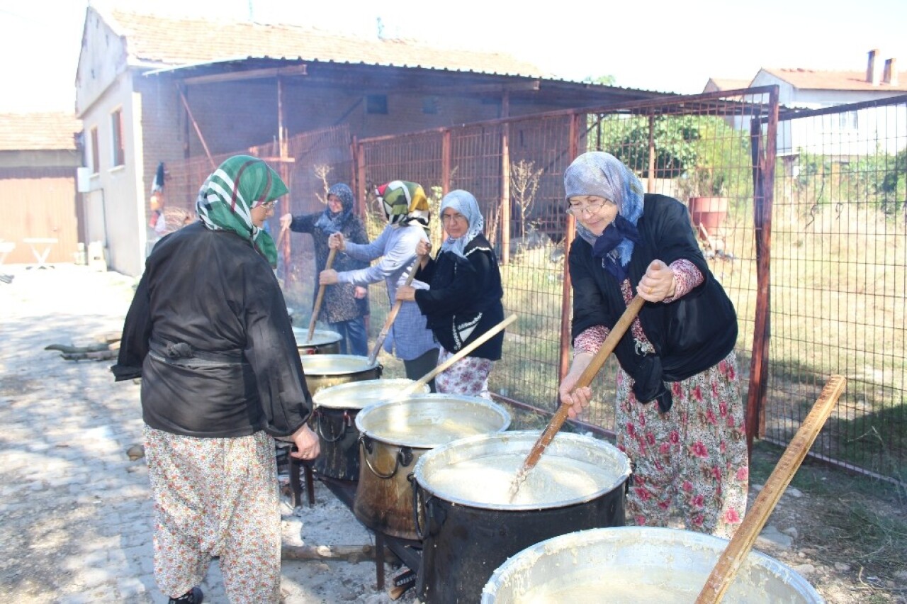 Mustafakemalpaşa’da kazanlar kardeşlik için kaynadı