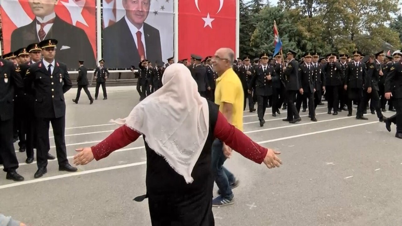 (Özel) Yüzlerce asker arasında gözyaşlarıyla "Ali"sini aradı