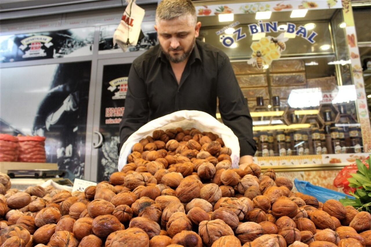 Taze ceviz çıktı, fiyatlar ucuzladı