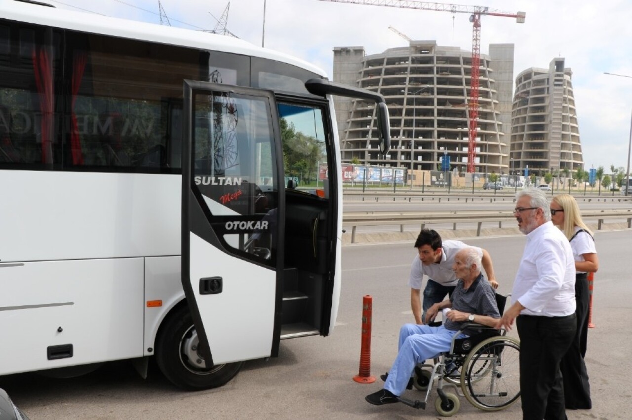 Tedavi gören kanser hastalarını ücretsiz ulaşım