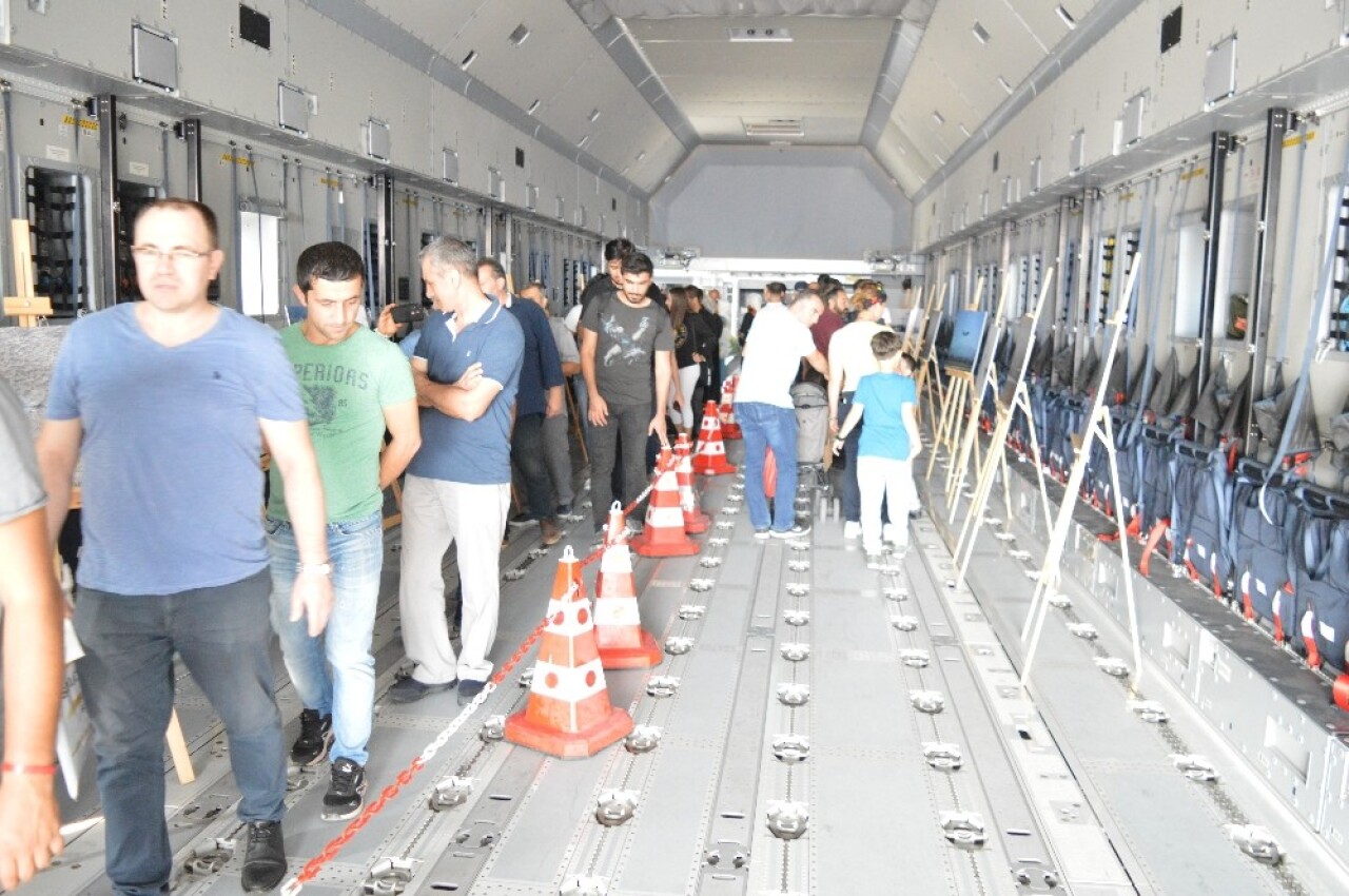 TEKNOFEST’te Airbus A400M uçağı için vatandaşlar kuyruğa girdi
