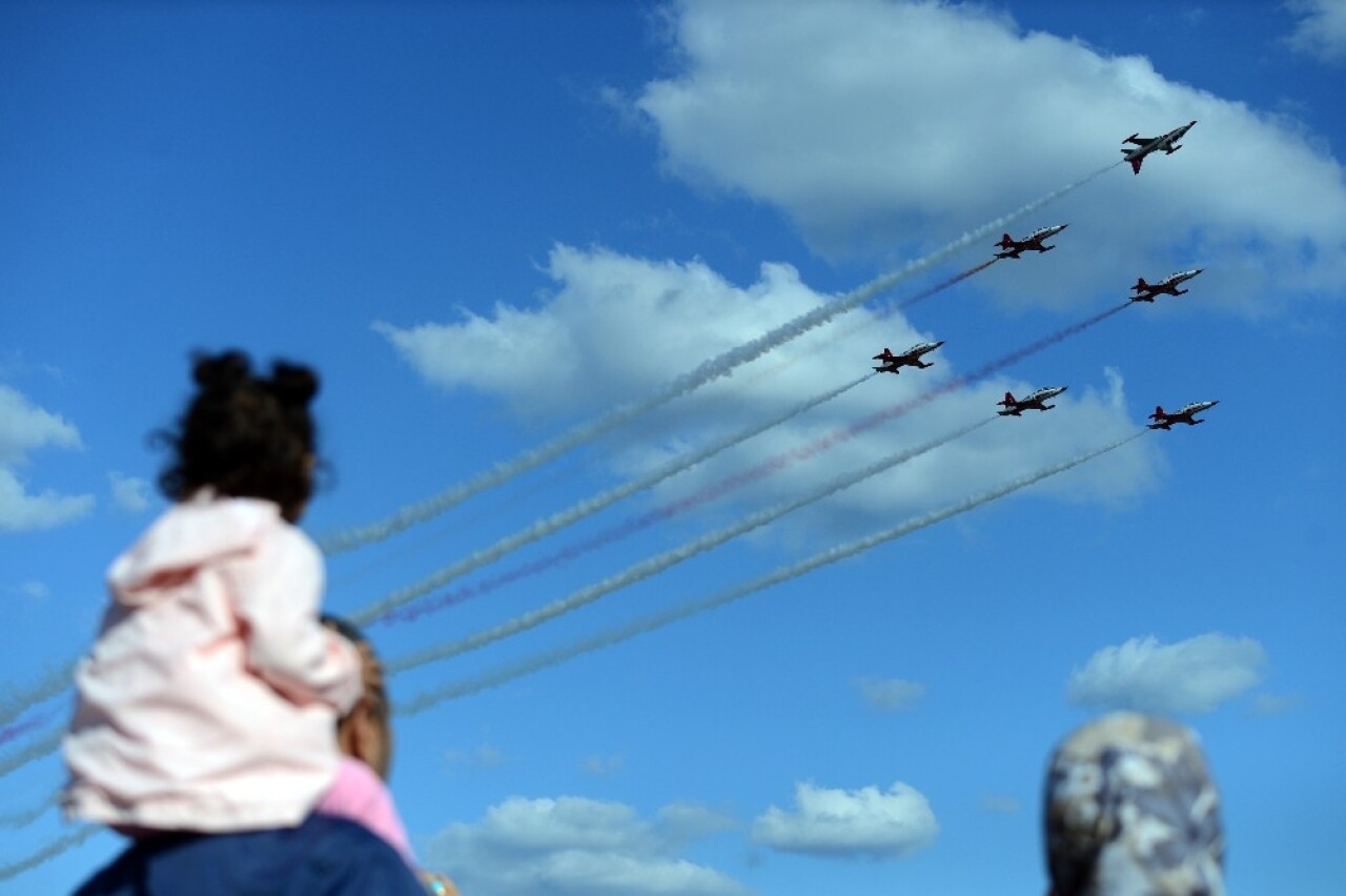 Türk Yıldızları ve SU-30 TEKNOFEST’te nefes kesti