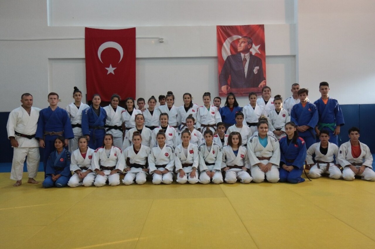 Ümit Milli Kadın Judo Takımı, Dünya Şampiyonası’na Ankara’da hazırlanıyor