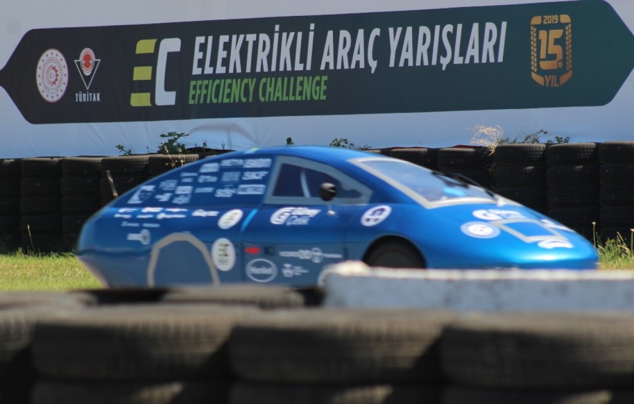 Üniversite öğrencilerinin elektrikli araçları, TEKNOFEST’te ödül alabilmek için piste çıktı