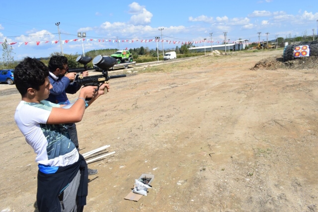 Yamaç paraşütü şampiyonasına rüzgâr damga vurdu