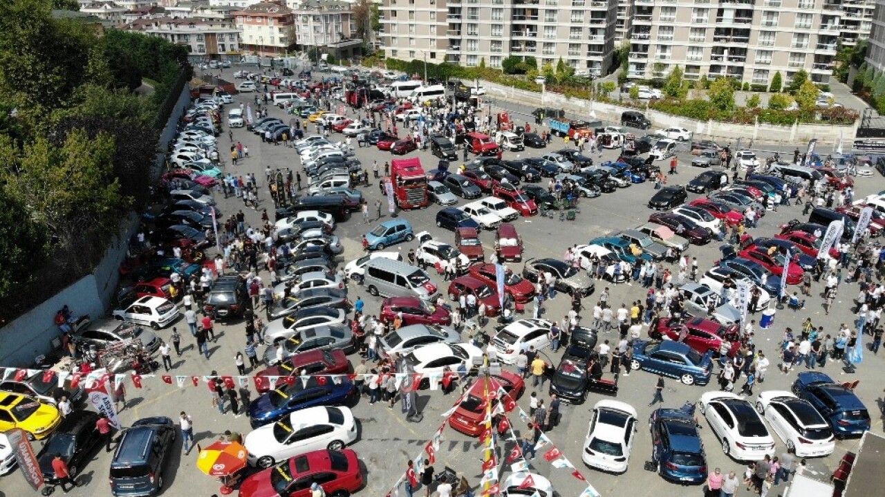 Yüzlerce modifiyeli aracın buluşması havadan görüntülendi