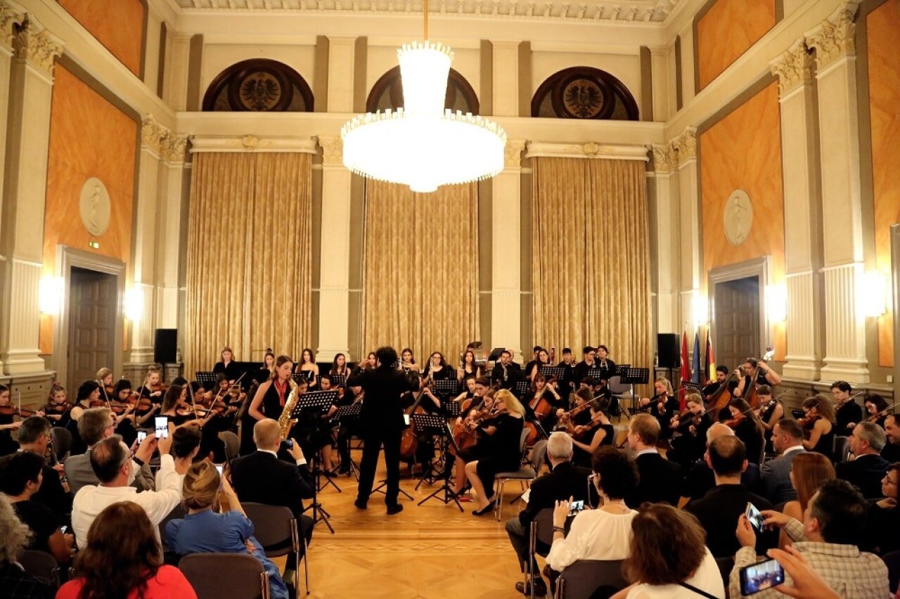 Alman Başkonsolosluğu’nda iki dost ülke gençlerinden muhteşem konser