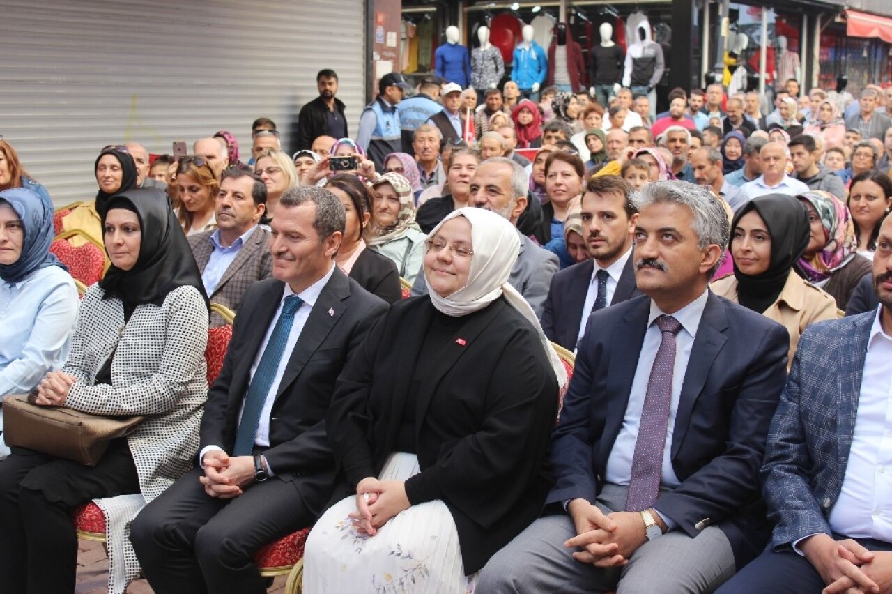 Bakan Selçuk, Zeytinburnu Kariyer Merkezi’nin açılışına katıldı