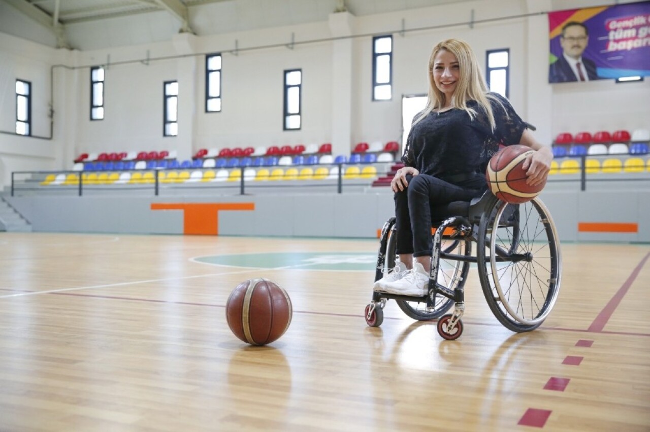 Başakşehirli Latife Selin Şahin, Avrupa’da forma giyecek ilk Türk kadın basketbolcu oldu