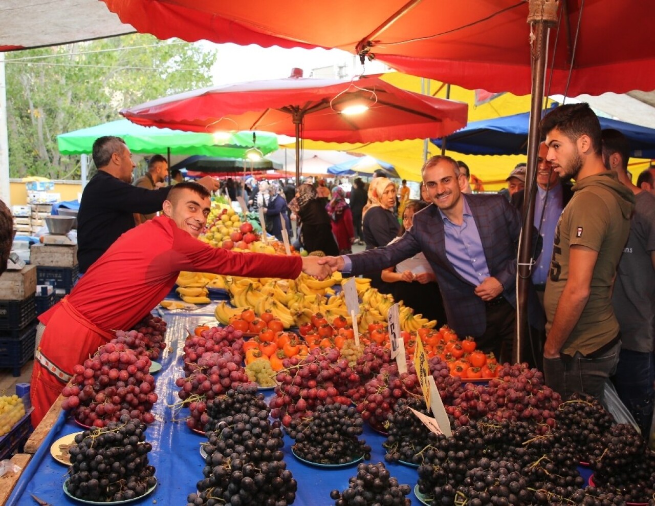 Başkan Çiftçi, pazar esnafı ve vatandaşlarla buluştu
